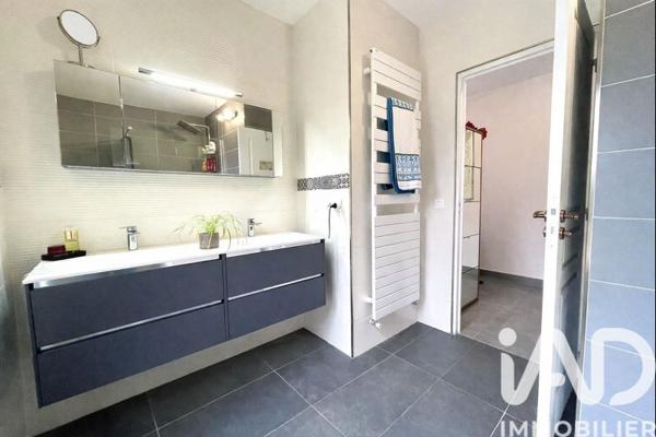Maison à vendre 7 pièces 228 m² Saint-Fargeau-Ponthierry