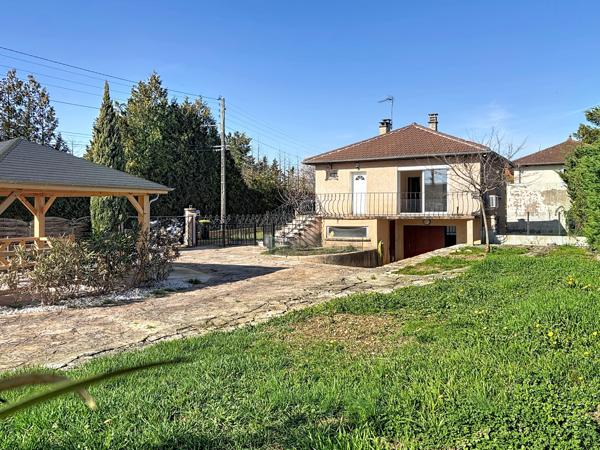 Maison sur sous-sol complet édifiée sur un terrain de 855m².