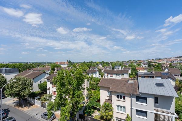 - 94170 LE PERREUX SUR MARNE - CENTRE VILLE - DERNIER ETAGE - VUE DEGAGEE - 3 CHAMBRES POSSIBLE - PARFAIT ETAT - CAVE ET PARKING -
