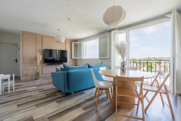 - 94170 LE PERREUX SUR MARNE - CENTRE VILLE - DERNIER ETAGE - VUE DEGAGEE - 3 CHAMBRES POSSIBLE - PARFAIT ETAT - CAVE ET PARKING -