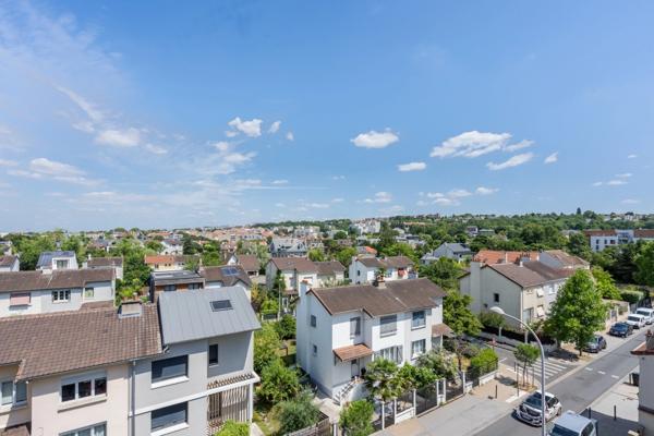 - 94170 LE PERREUX SUR MARNE - CENTRE VILLE - DERNIER ETAGE - VUE DEGAGEE - 3 CHAMBRES POSSIBLE - PARFAIT ETAT - CAVE ET PARKING -