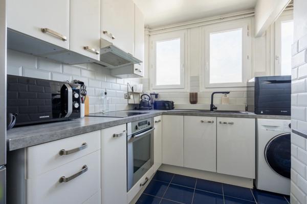 - 94170 LE PERREUX SUR MARNE - CENTRE VILLE - DERNIER ETAGE - VUE DEGAGEE - 3 CHAMBRES POSSIBLE - PARFAIT ETAT - CAVE ET PARKING -