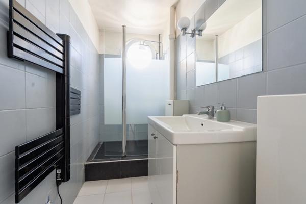 - 94170 LE PERREUX SUR MARNE - CENTRE VILLE - DERNIER ETAGE - VUE DEGAGEE - 3 CHAMBRES POSSIBLE - PARFAIT ETAT - CAVE ET PARKING -