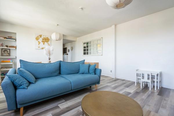 - 94170 LE PERREUX SUR MARNE - CENTRE VILLE - DERNIER ETAGE - VUE DEGAGEE - 3 CHAMBRES POSSIBLE - PARFAIT ETAT - CAVE ET PARKING -