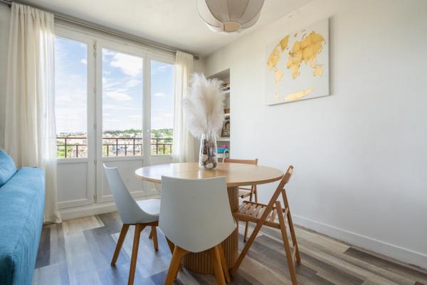 - 94170 LE PERREUX SUR MARNE - CENTRE VILLE - DERNIER ETAGE - VUE DEGAGEE - 3 CHAMBRES POSSIBLE - PARFAIT ETAT - CAVE ET PARKING -