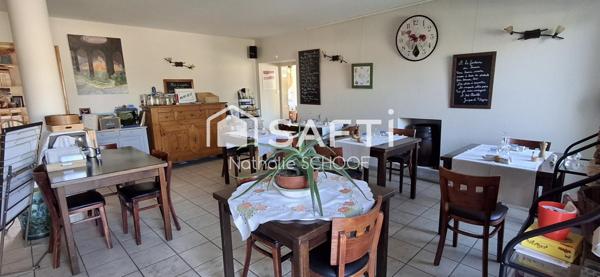 Ensemble immobilier avec restaurant et logement sur un superbe parc arboré