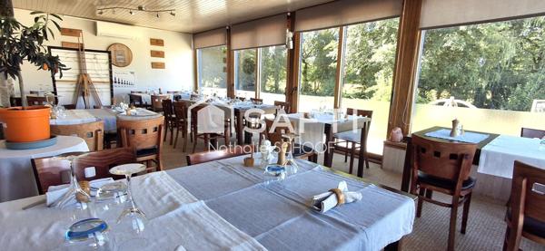 Ensemble immobilier avec restaurant et logement sur un superbe parc arboré