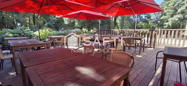 Ensemble immobilier avec restaurant et logement sur un superbe parc arboré