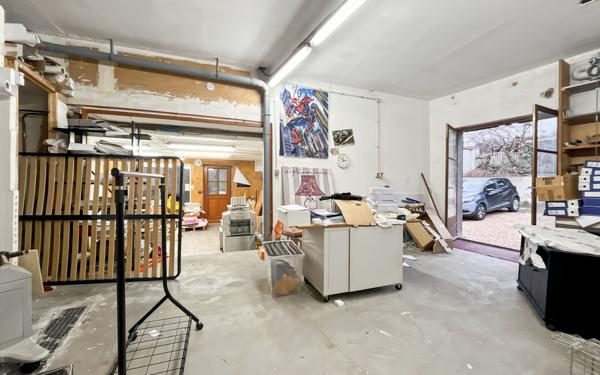 Immeuble à vendre    6 pièces • 154 m2 Hanches