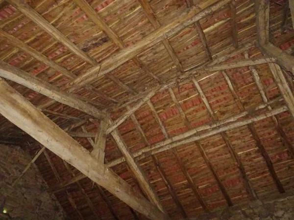 SECTEUR DOURNAZAC ENSEMBLE IMMOBILIER DE DEUX HABITATIONS AVEC DEUX BELLES GRANGES ATTENANTES ET UNE DEPENDANCE AVEC FOUR A PAIN A RENOVER EN TOTALITE