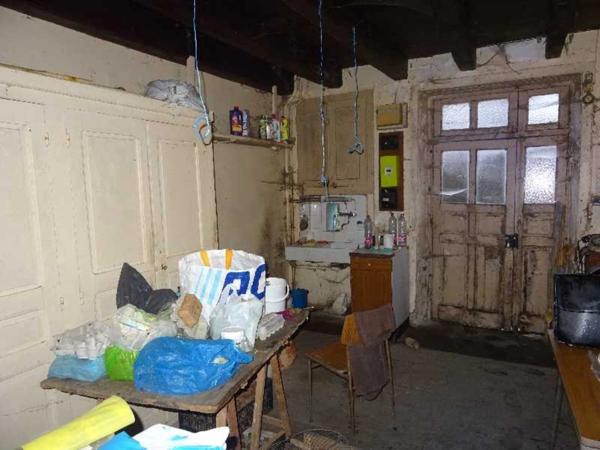 SECTEUR DOURNAZAC ENSEMBLE IMMOBILIER DE DEUX HABITATIONS AVEC DEUX BELLES GRANGES ATTENANTES ET UNE DEPENDANCE AVEC FOUR A PAIN A RENOVER EN TOTALITE