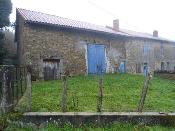 SECTEUR DOURNAZAC ENSEMBLE IMMOBILIER DE DEUX HABITATIONS AVEC DEUX BELLES GRANGES ATTENANTES ET UNE DEPENDANCE AVEC FOUR A PAIN A RENOVER EN TOTALITE
