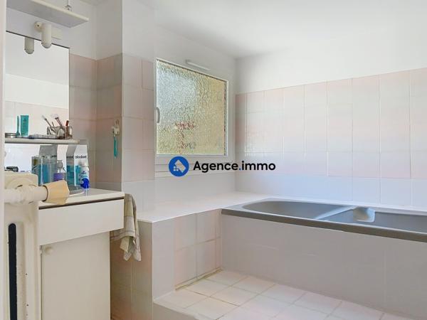 À vendre - Maison mitoyenne 1 côté, 5 pièces située à Souvigné (37330)