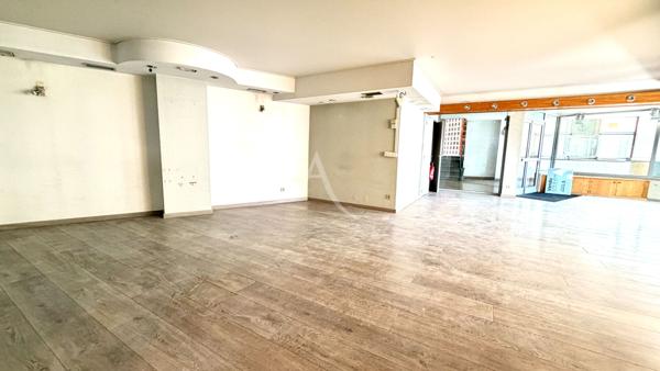 LOCAL COMMERCIAL DE 303.48 M2 AVEC BUREAUX VITRINES PROCHE CENTRE VILLE