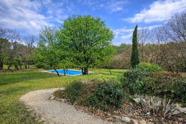 Maison familiale 6 pièces avec piscine sur 3600m² en lisière de forêt