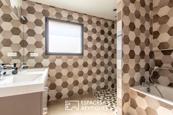 Maison Contemporaine Lumineuse et sa piscine