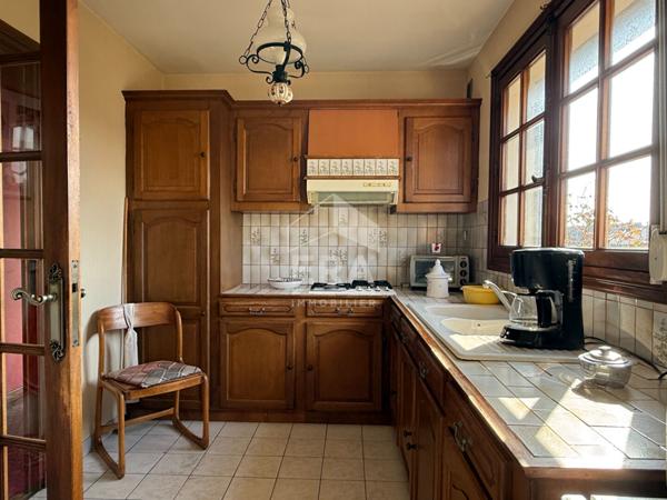 Centre-ville ? Maison avec jardin, véranda et 3 garages