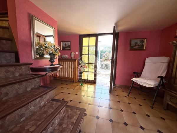 Centre-ville ? Maison avec jardin, véranda et 3 garages