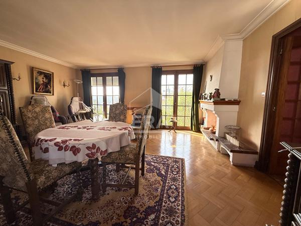 Centre-ville ? Maison avec jardin, véranda et 3 garages