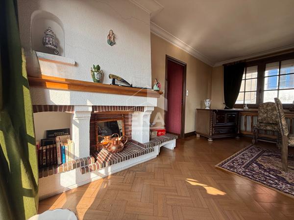 Centre-ville ? Maison avec jardin, véranda et 3 garages