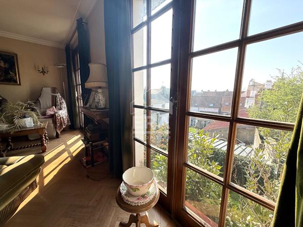 Centre-ville ? Maison avec jardin, véranda et 3 garages