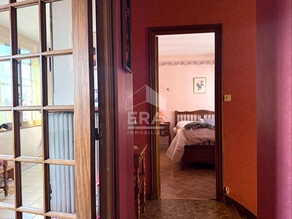 Centre-ville ? Maison avec jardin, véranda et 3 garages