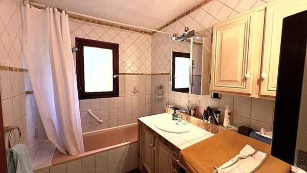 Maison à vendre 6 pièces - 5 chambres - Jardin - Piscine - Terrain 816m2