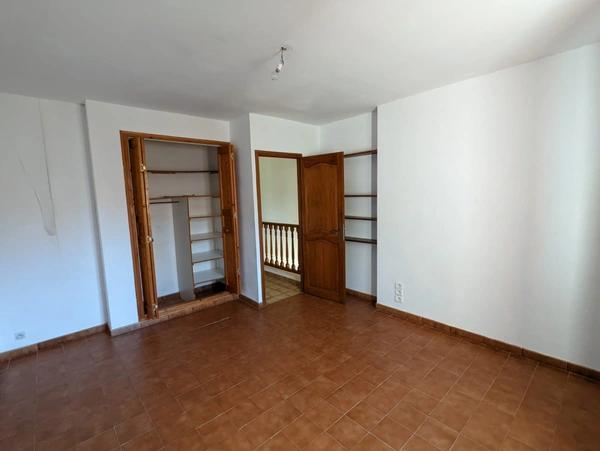 Maison à vendre 6 pièces - 5 chambres - Jardin - Piscine - Terrain 816m2