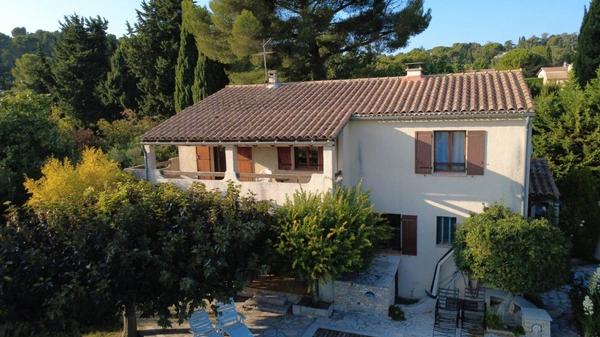Maison à vendre 6 pièces - 5 chambres - Jardin - Piscine - Terrain 816m2