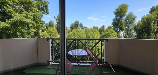 Studio lumineux, climatisation, terrasse, parking