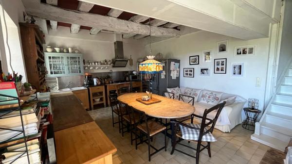 Maison
        
        - 200 m² 390 000 € *