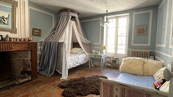 Maison
        
        - 200 m² 390 000 € *