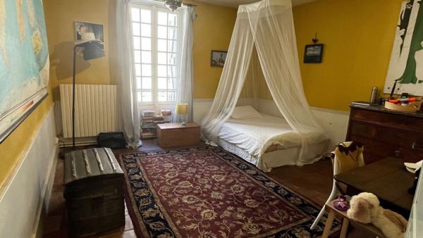 Maison
        
        - 200 m² 390 000 € *