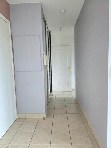 RAMBOUILLET - BEL APPARTEMENT T2 de 44 m² + PARKING + CAVE