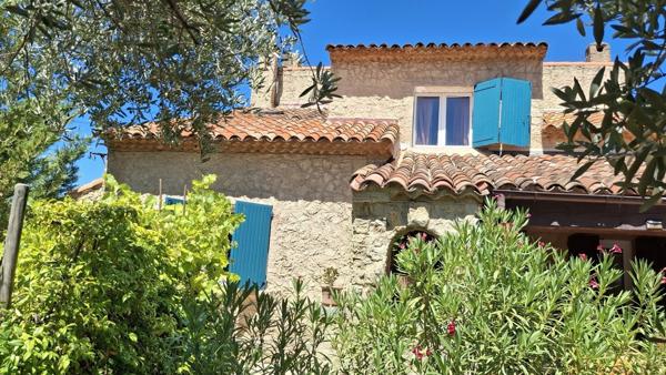 Maison de charmes en pierres