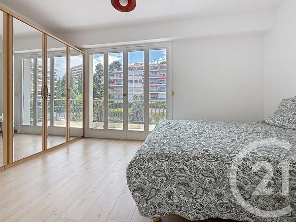 Appartement F3 à vendre  3 pièces - 72,01 m 2   NICE  - 06