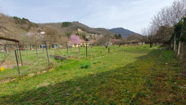 Terrain Amberieu En Bugey 970 m2, 4 habitations possibles, proche centre ville