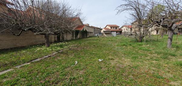 Terrain Amberieu En Bugey 970 m2, 4 habitations possibles, proche centre ville