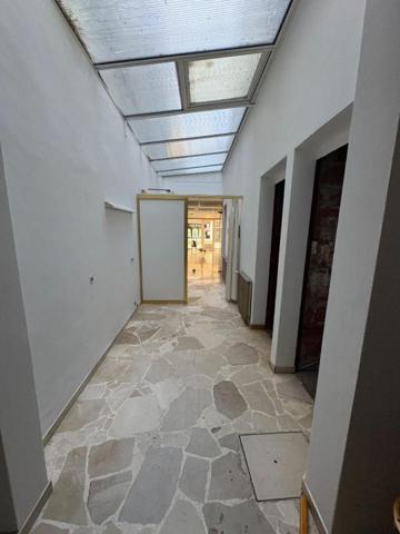 LA REOLE - IMMEUBLE MIXTE, COMMERCE AVEC LOGEMENT