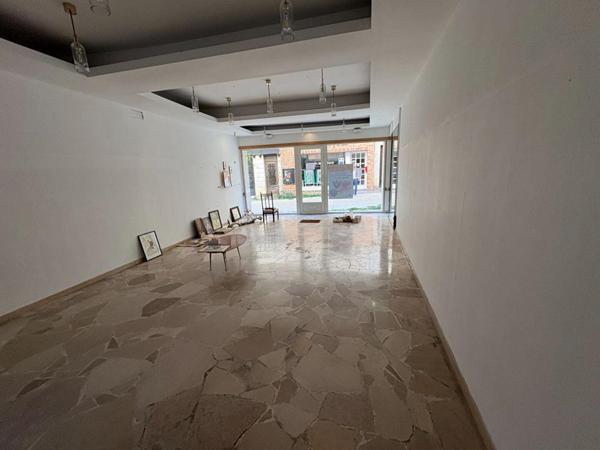 LA REOLE - IMMEUBLE MIXTE, COMMERCE AVEC LOGEMENT