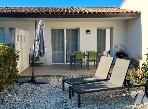 Entre calme et campagne, résidence avec piscine à deux pas de Bonifacio et des plages.