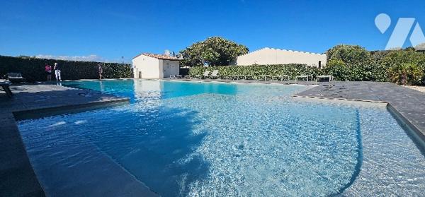 Entre calme et campagne, résidence avec piscine à deux pas de Bonifacio et des plages.
