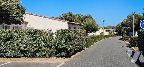 Entre calme et campagne, résidence avec piscine à deux pas de Bonifacio et des plages.