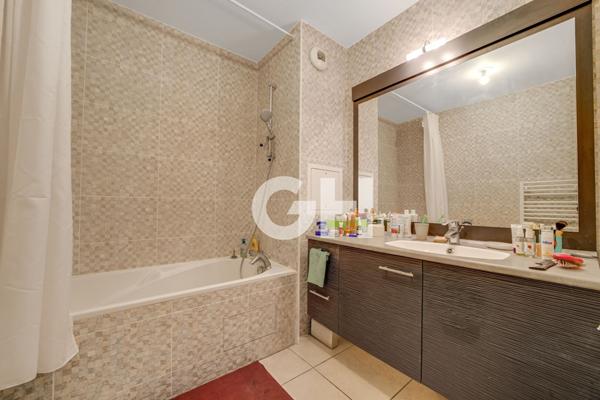 Paris 75011 - 3 pièces lumineux avec ascenseur et balcon