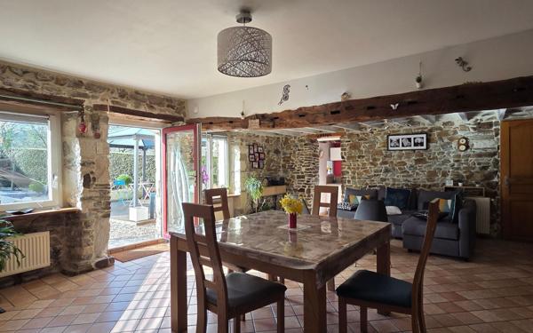 Maison à vendre    4 pièces •  La Courbe