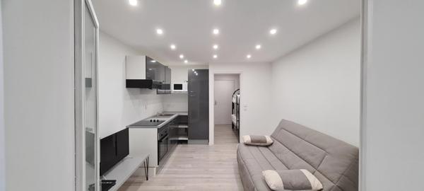 Frédéric ALLIOT vous présente ce studio ( Meublé ) d'environ 28 m2 idéalement placé à Saint-Aygulf.