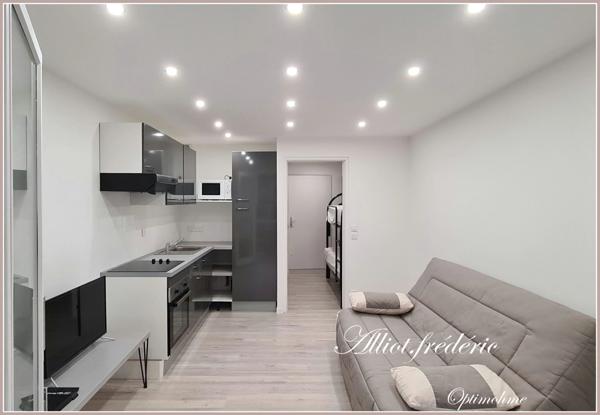 Frédéric ALLIOT vous présente ce studio ( Meublé ) d'environ 28 m2 idéalement placé à Saint-Aygulf.