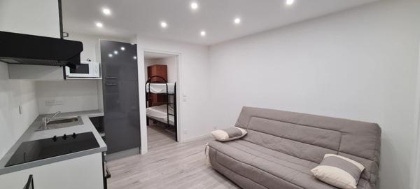 Frédéric ALLIOT vous présente ce studio ( Meublé ) d'environ 28 m2 idéalement placé à Saint-Aygulf.