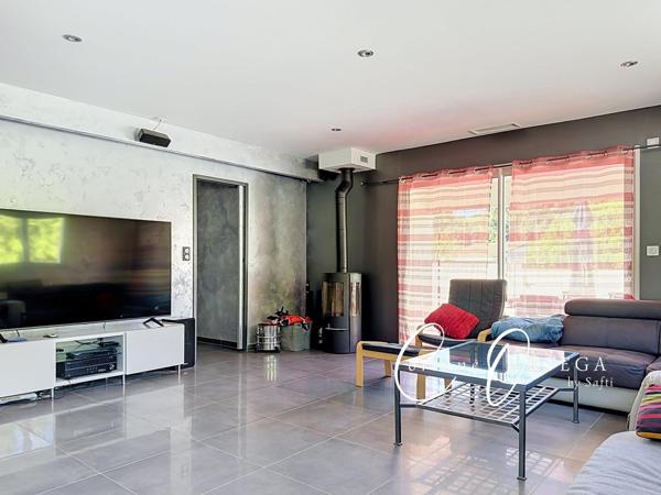 Villa Plain pied - 4 chambres - Piscine et Grand garage
