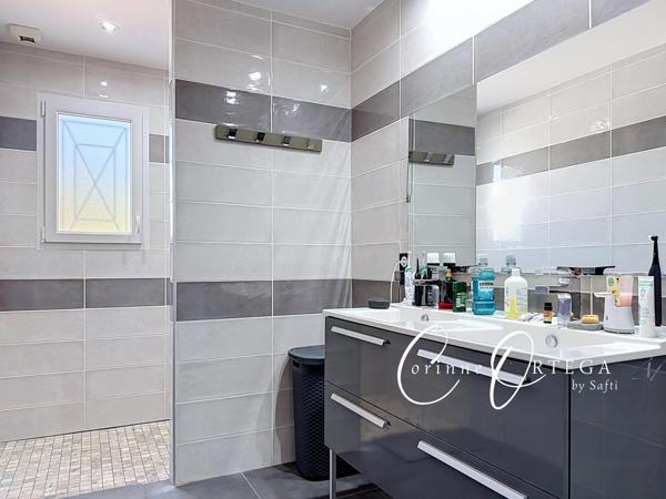 Villa Plain pied - 4 chambres - Piscine et Grand garage